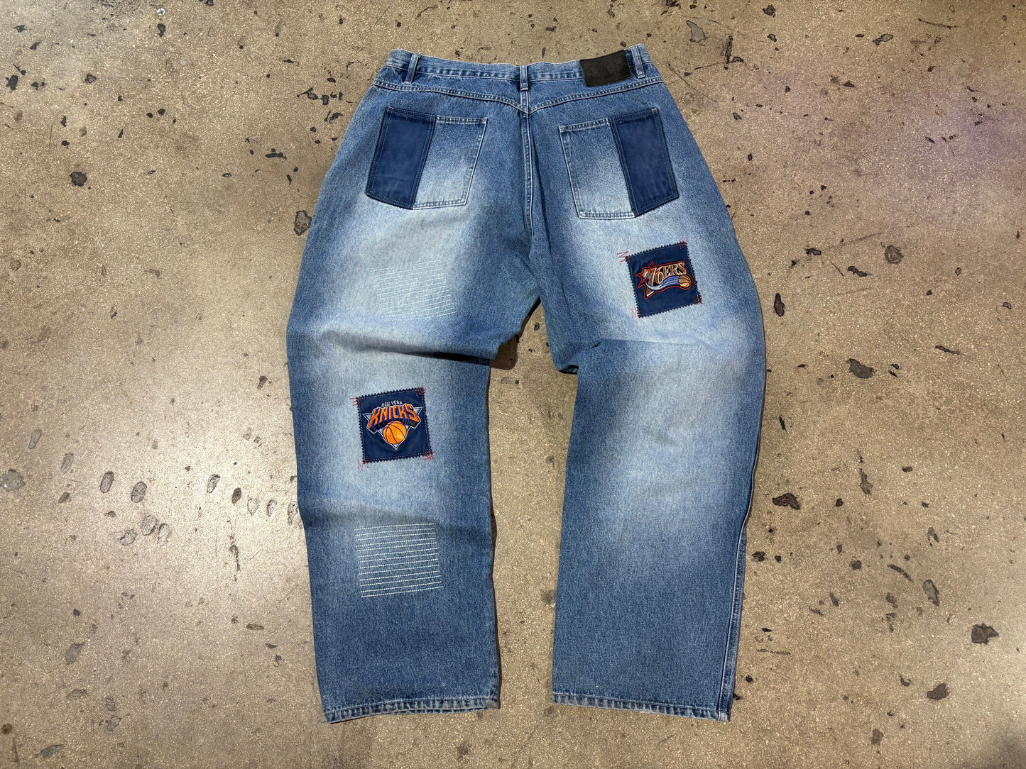 NBA UNK Logo Patches Baggy Jeans - Light Wash Size 38