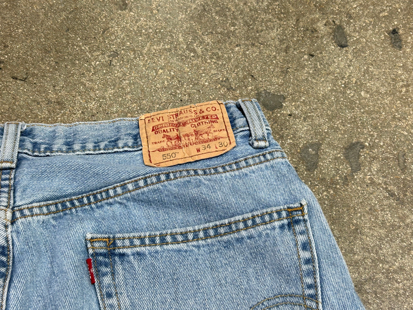 Unhemed Levis 550 Jeans - Blue Size 34x30