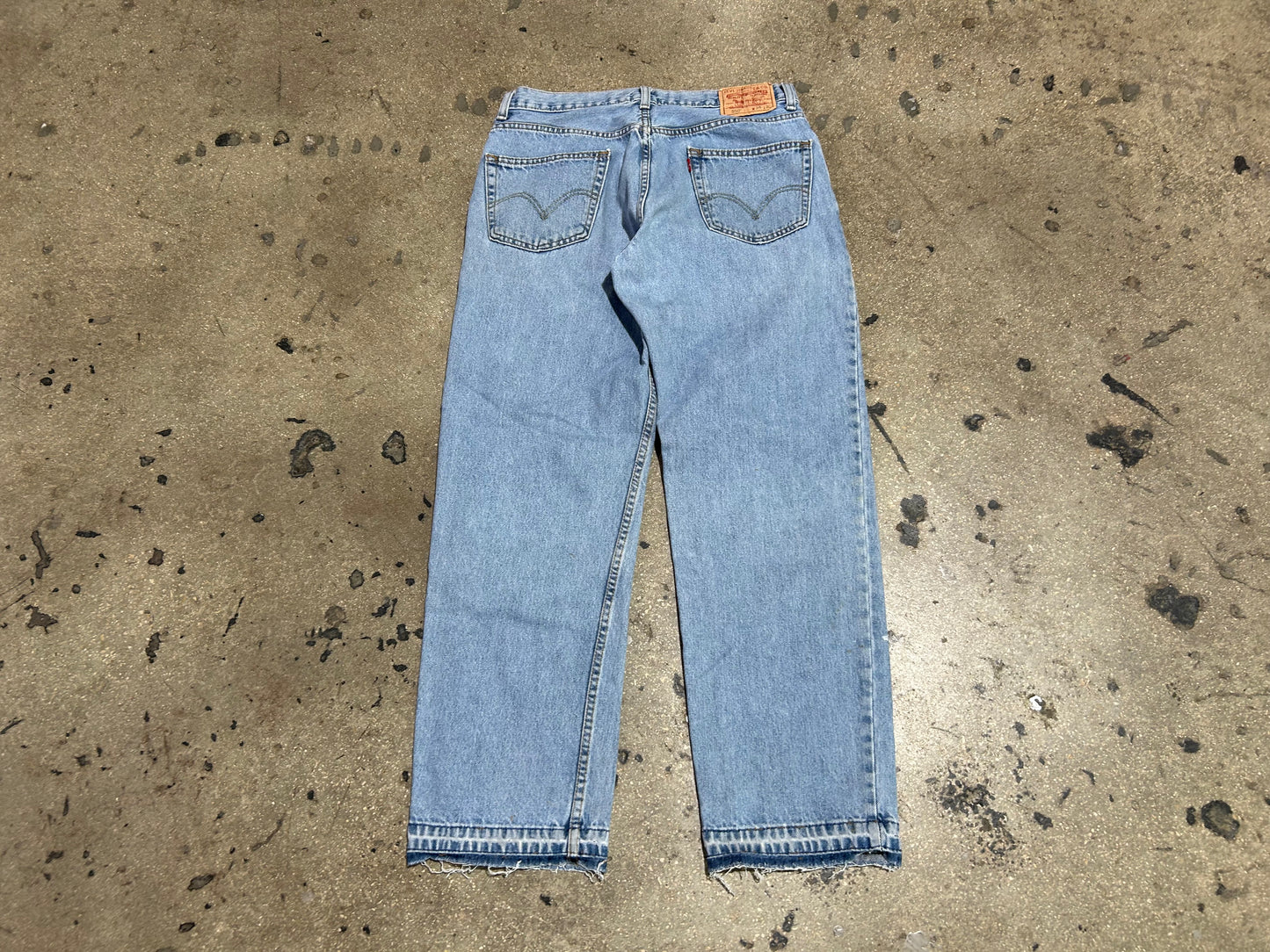 Unhemed Levis 550 Jeans - Blue Size 34x30