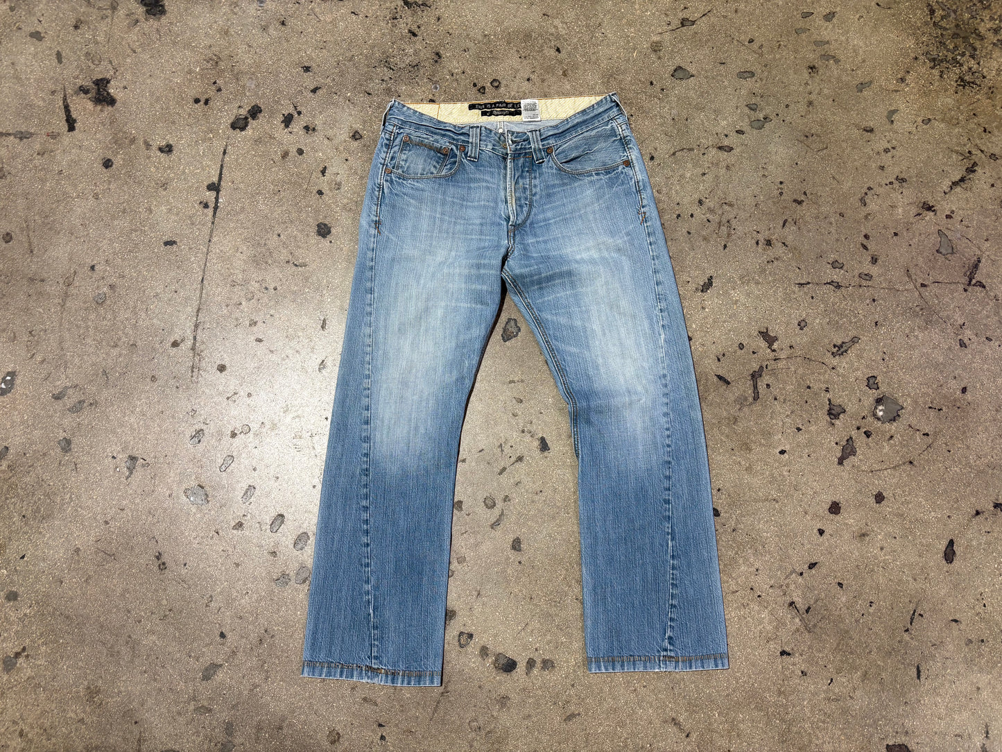00S Levi's Straight Fit Denim - Light Wash Size 33x29