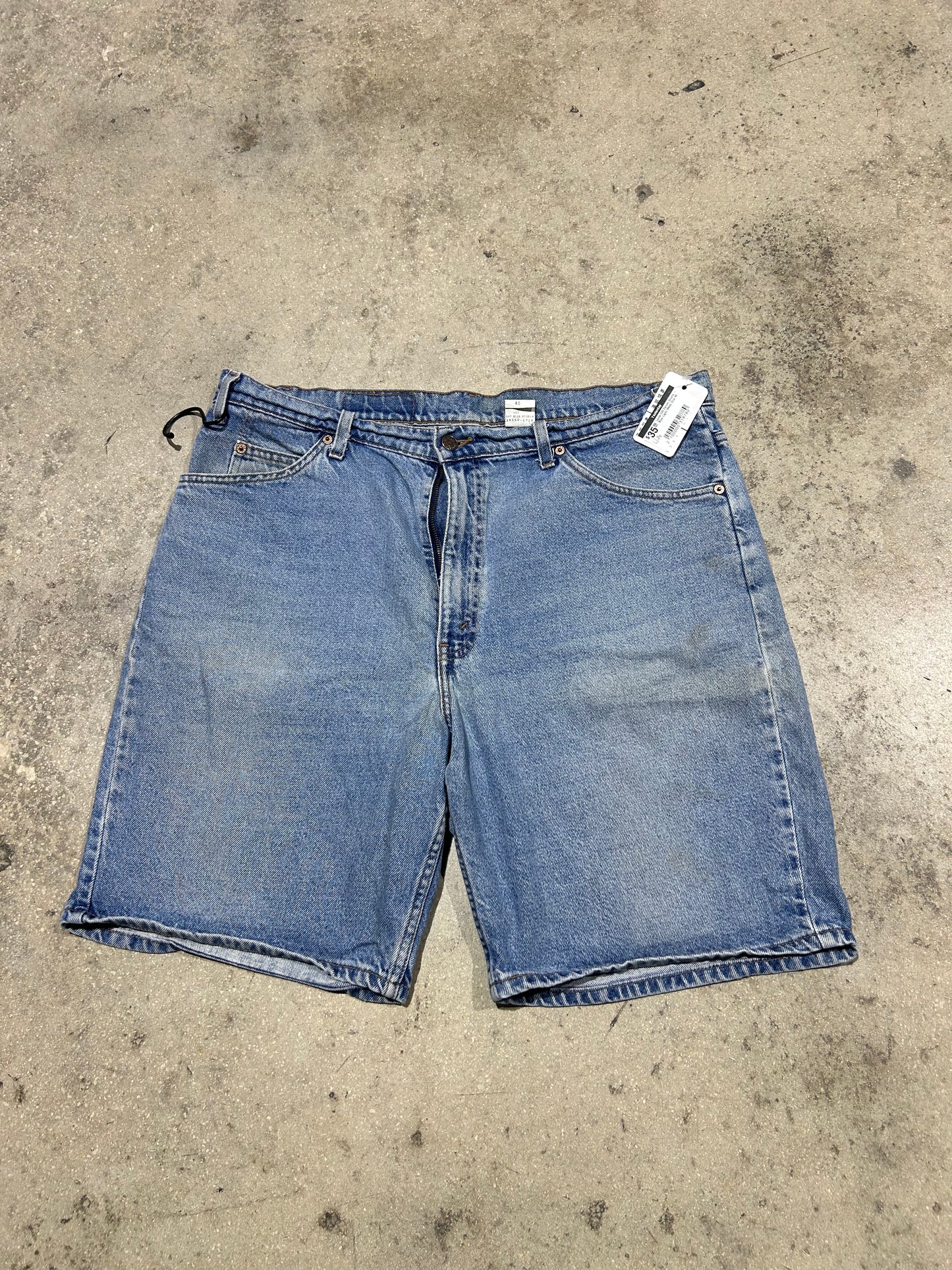 Levis 550 Denim Shorts - Blue Light Wash Size 40