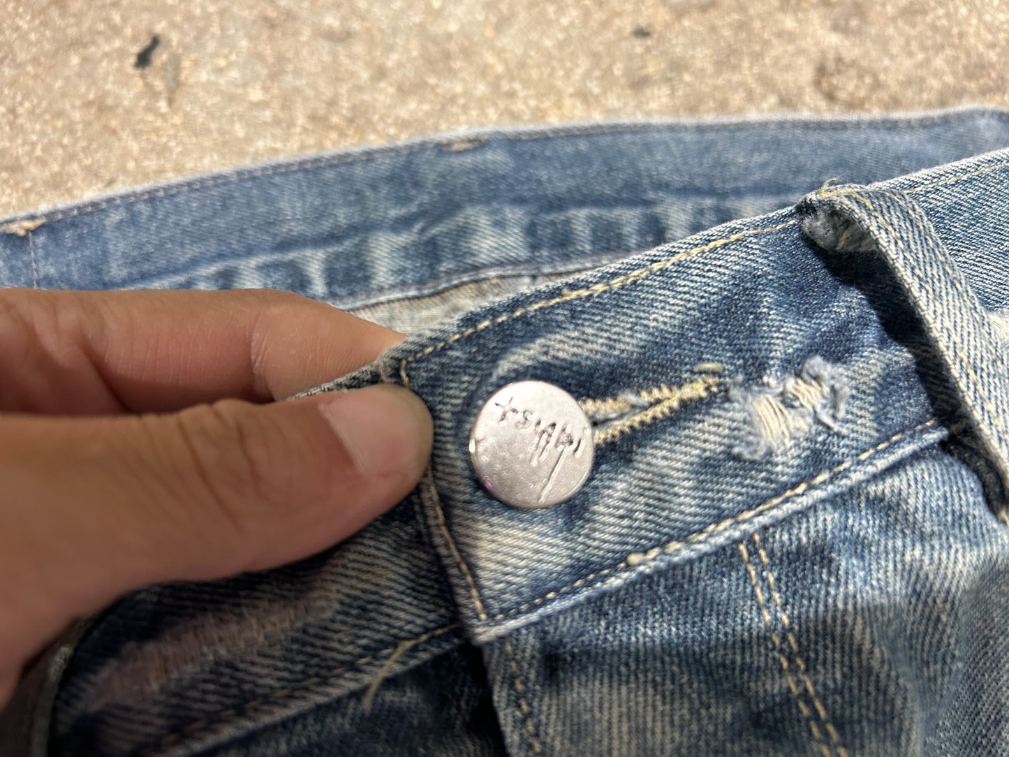 Subi Distressed Baggy Jeans - Blue Size 36