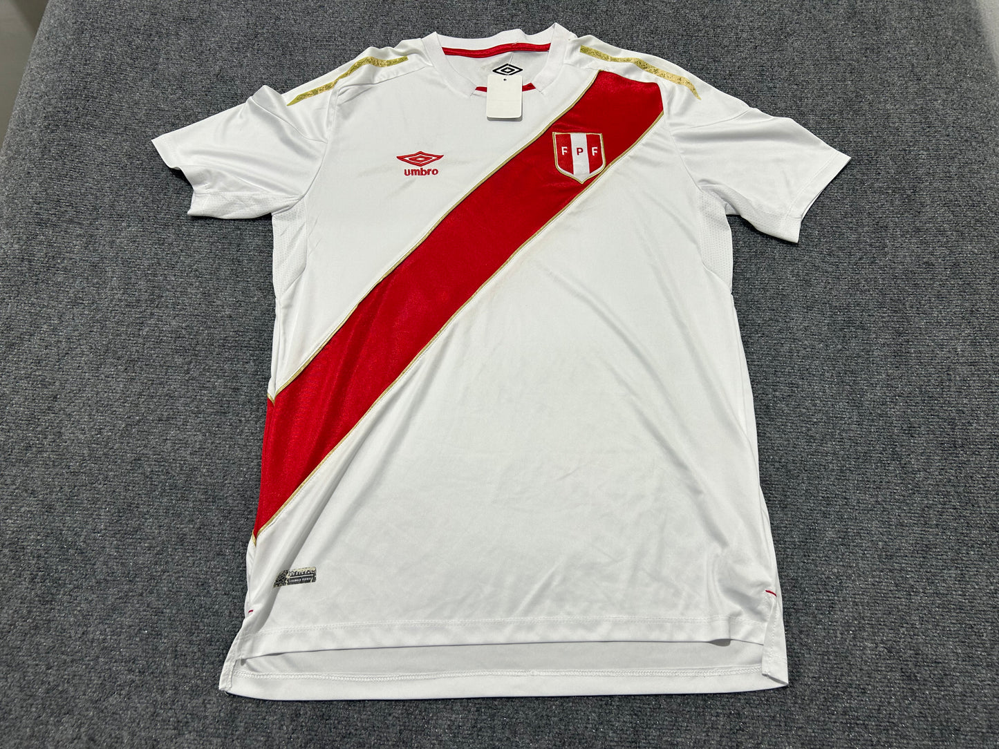 2018 Peru National Soccer Team Jersey - White/Red Size XL