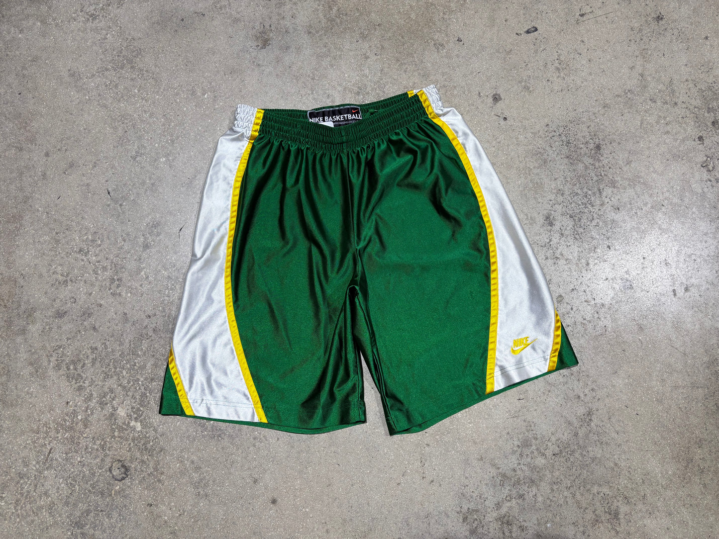 Nike Basketball Shorts - Green/ Yellow Size Large