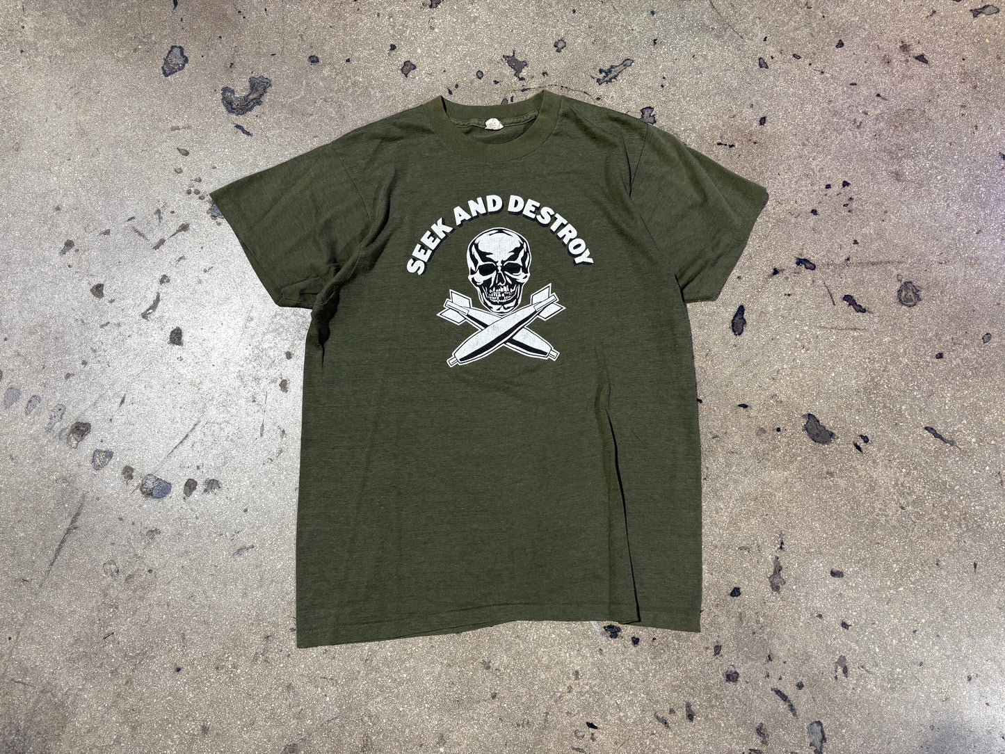 80s Seek and Destroy Skull Tee - Olive Size Large