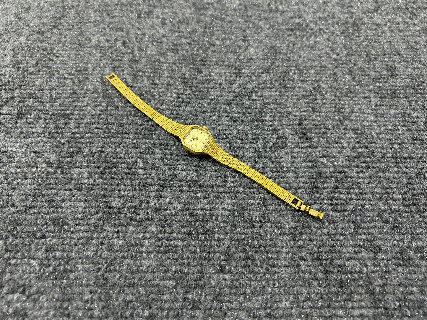 Super Small Face Citizen Watch - Gold *NEEDS BATTERY*