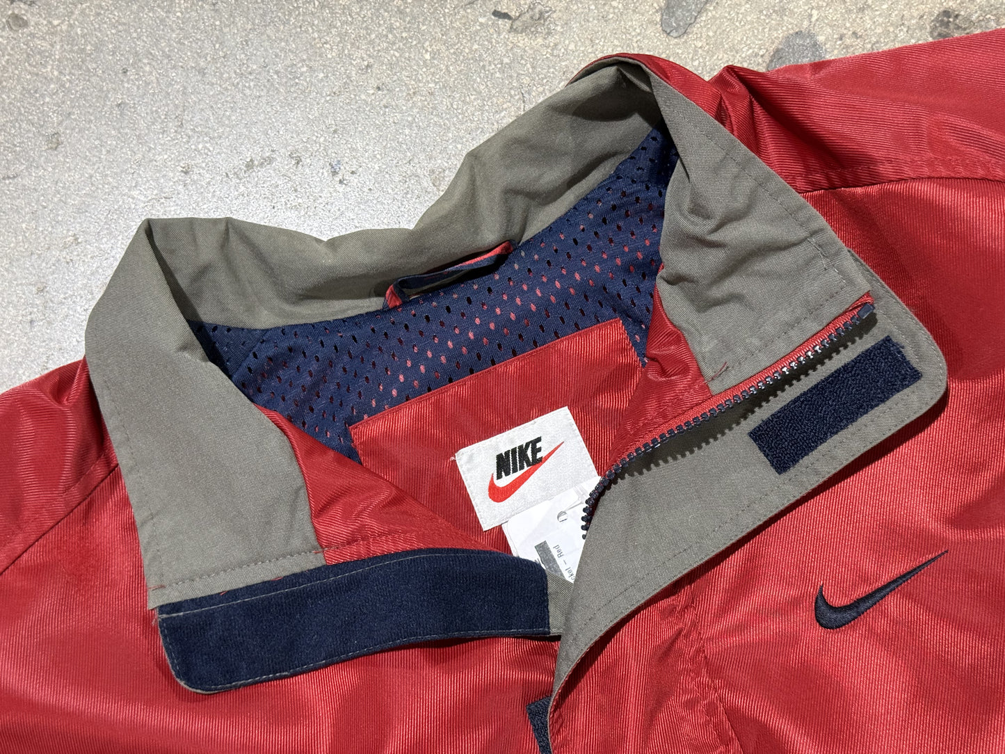 Nike Shiny Jacket - Red Size Medium