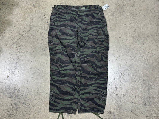 Tiger Camo Cargo Pants Size 36x32